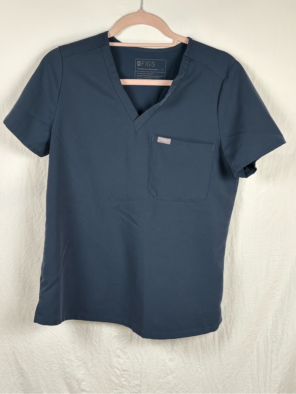 FIGS women’s small charcoal grey V-Neck Scrub Top